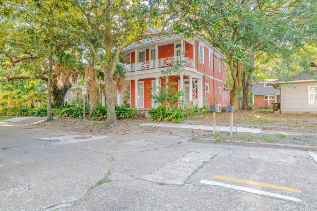 Pretty Peach Palace-Historic, Mins To Downtown Mobile Exterior photo